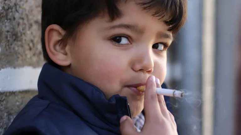 Mengapa anak-anak dilarang merokok adalah pertanyaan yang memiliki banyak jawaban yang kuat