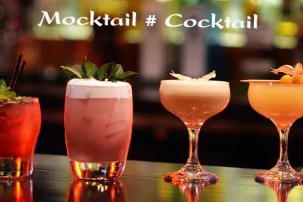 Mocktail dibuat tanpa alkohol sedangkan cocktail menggunakan alkohol. Ini adalah perbedaan utama mereka.